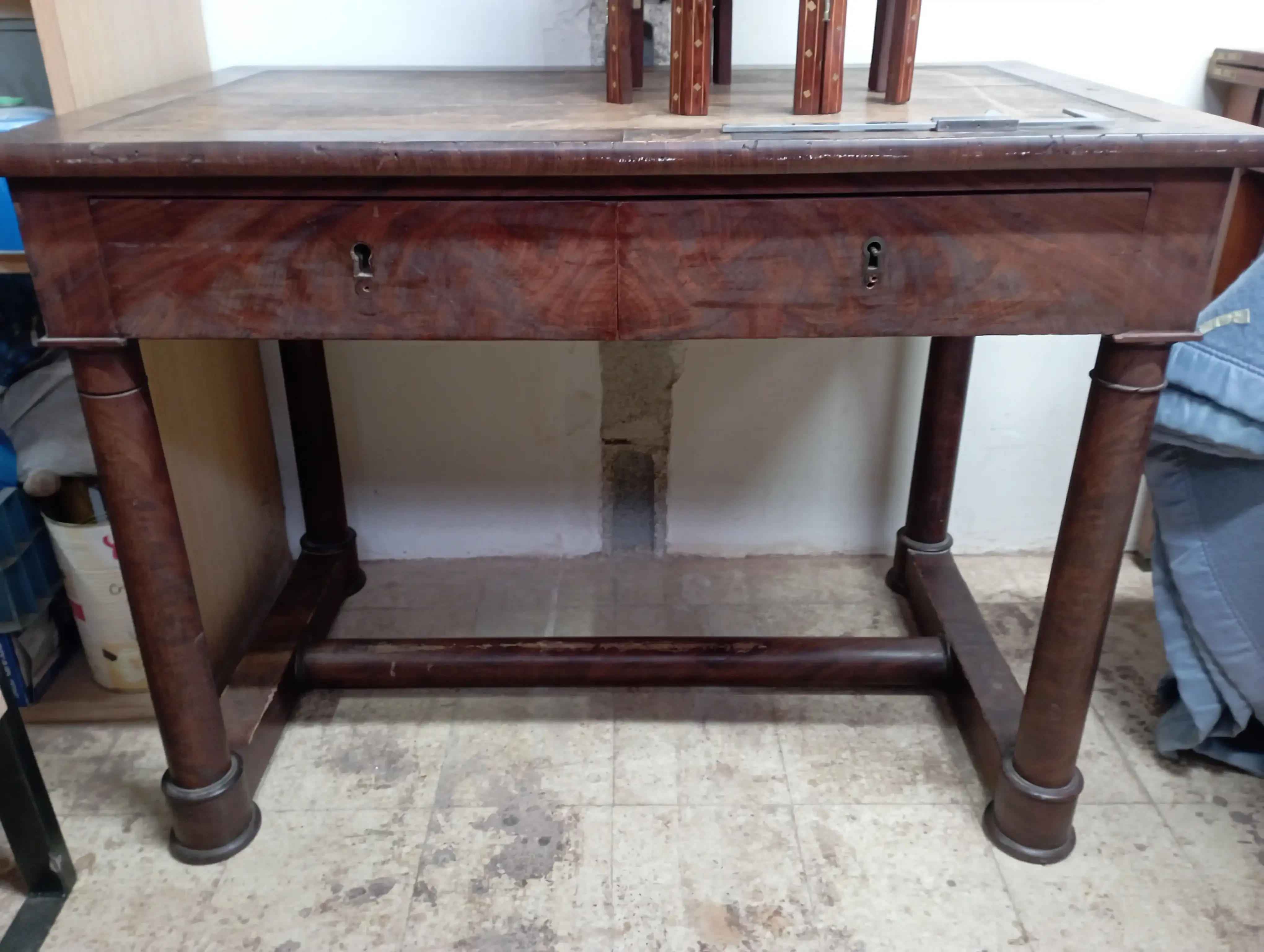 Ancien bureau en mauvais état