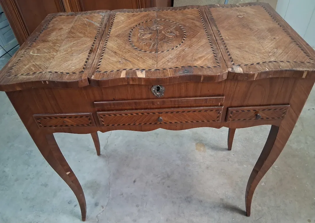 Coiffeuse Louis XV en mauvais état