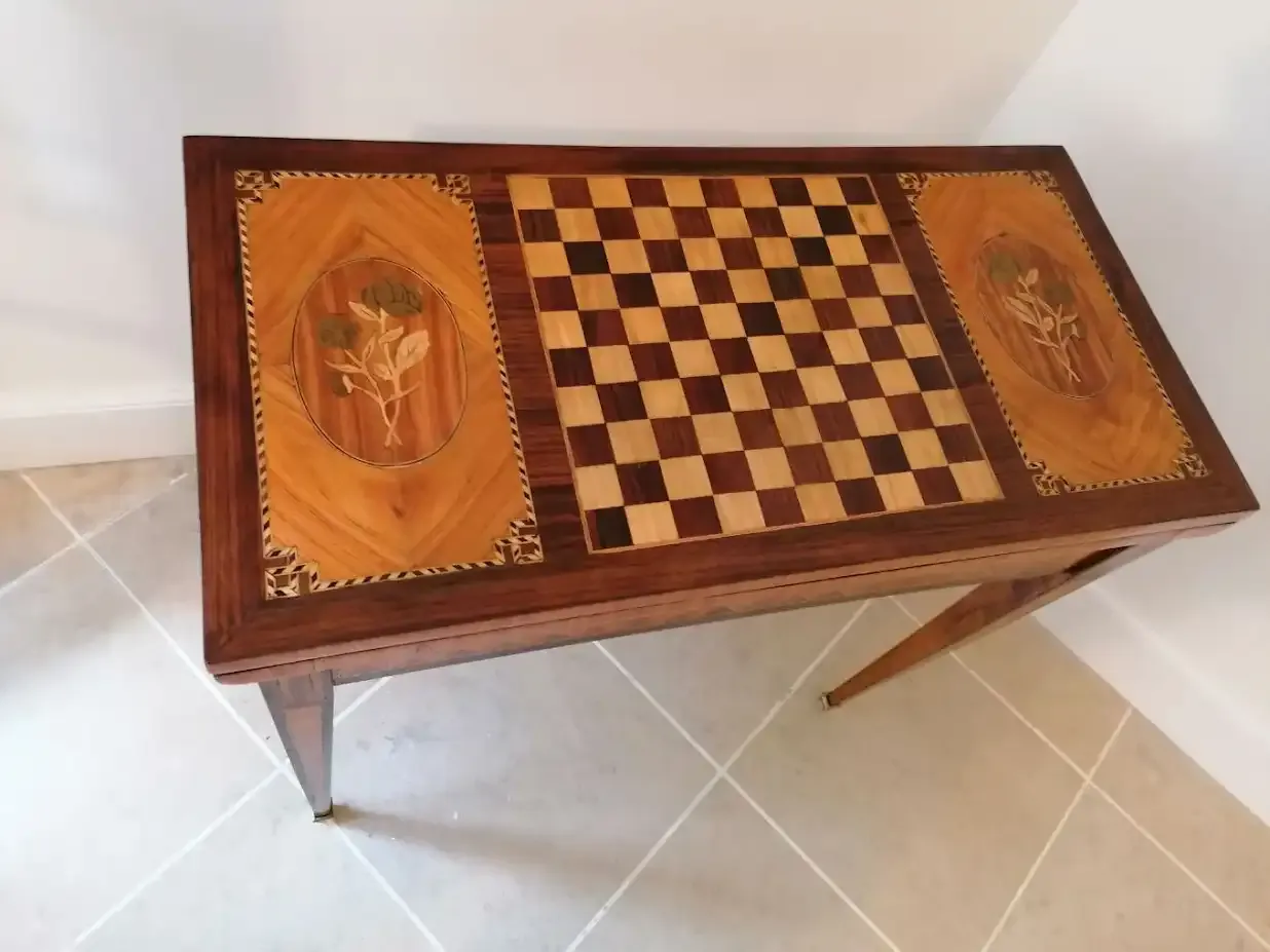 Ancienne commode plateau de jeu d'échec rénovée