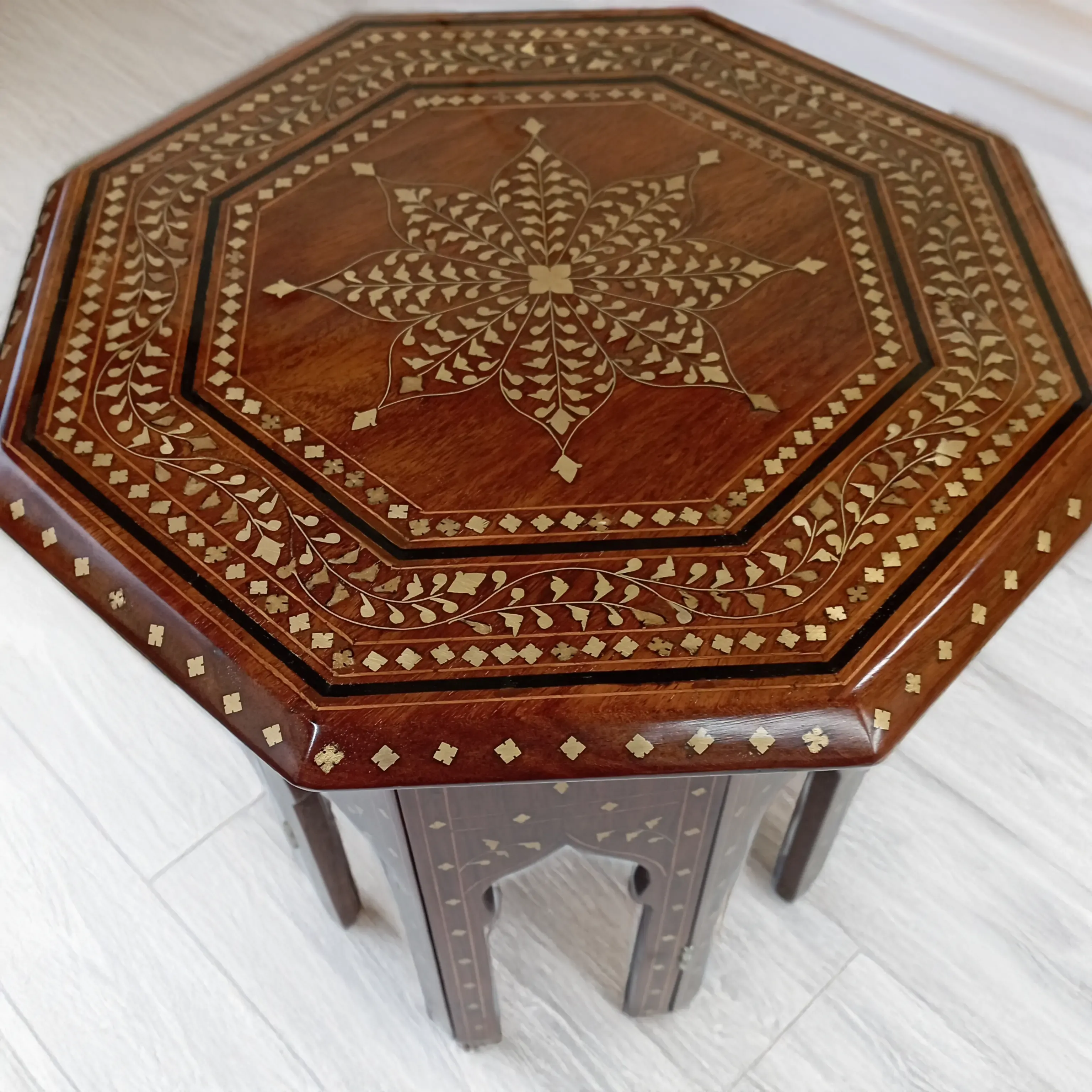 Table octogonale restaurée